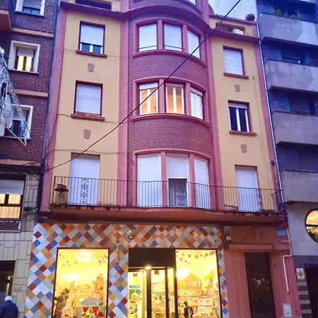 Apartment Yellow Door 2 *